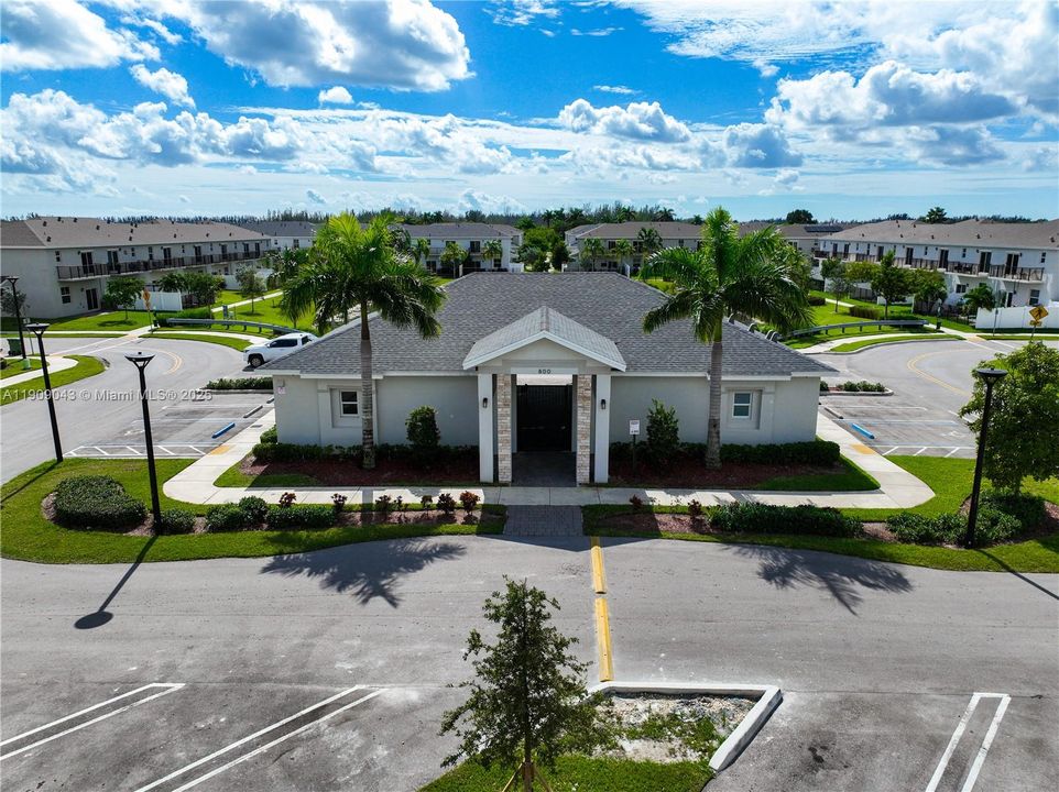 For Sale: $425,000 (4 beds, 3 baths, 1757 Square Feet)