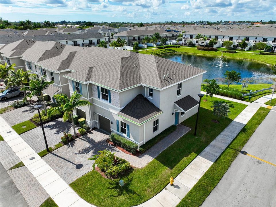 For Sale: $425,000 (4 beds, 3 baths, 1757 Square Feet)