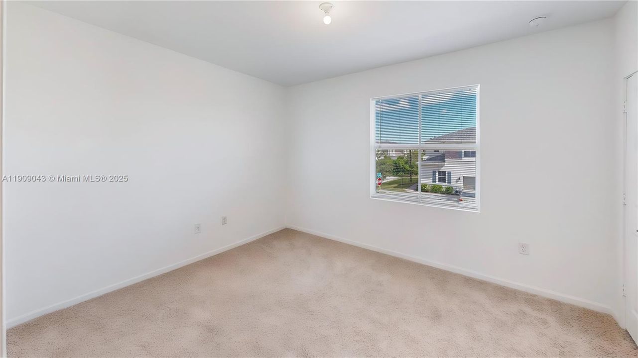 For Sale: $425,000 (4 beds, 3 baths, 1757 Square Feet)