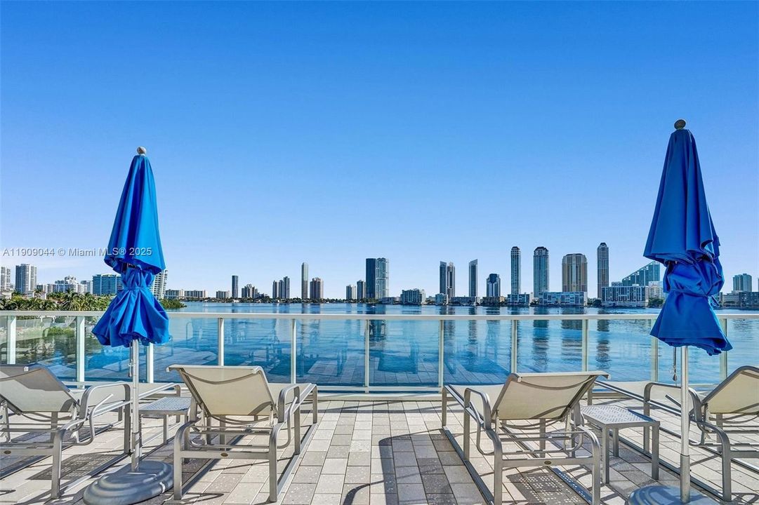 For Sale: $799,000 (2 beds, 2 baths, 1607 Square Feet)