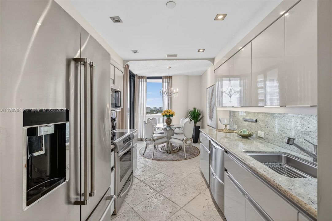 For Sale: $799,000 (2 beds, 2 baths, 1607 Square Feet)