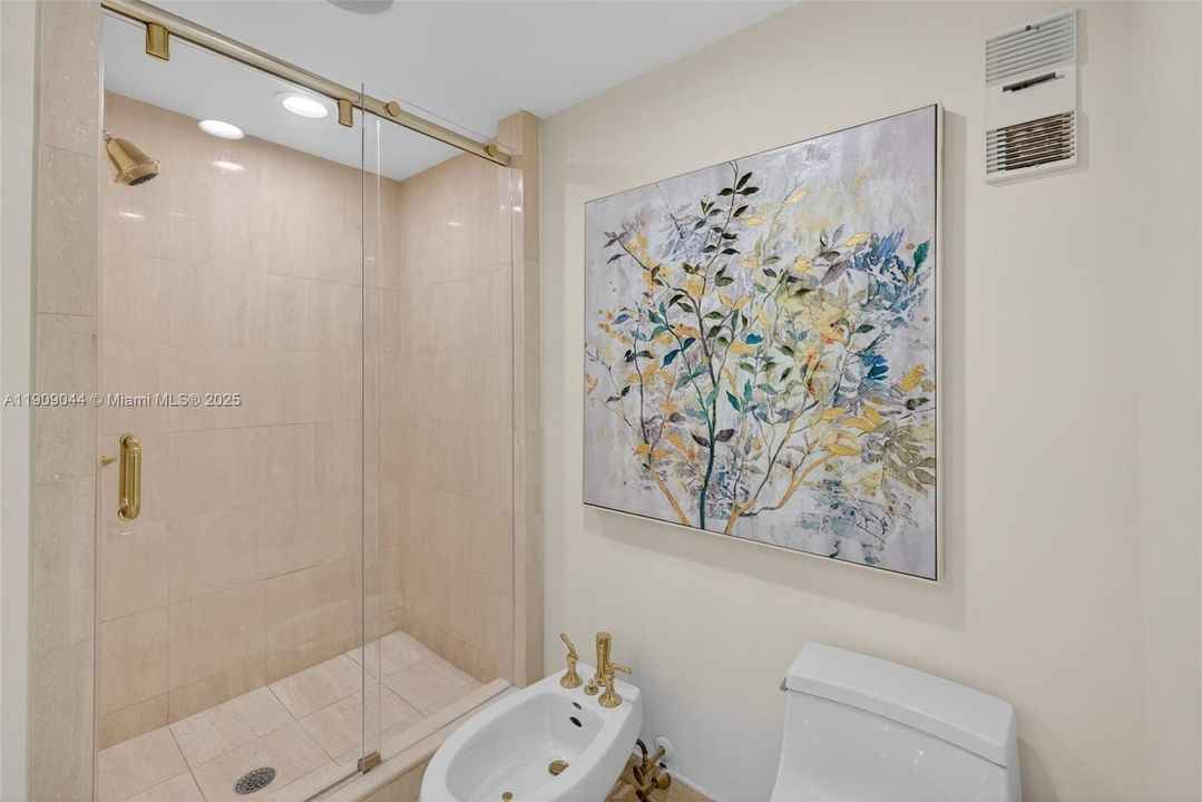 For Sale: $799,000 (2 beds, 2 baths, 1607 Square Feet)