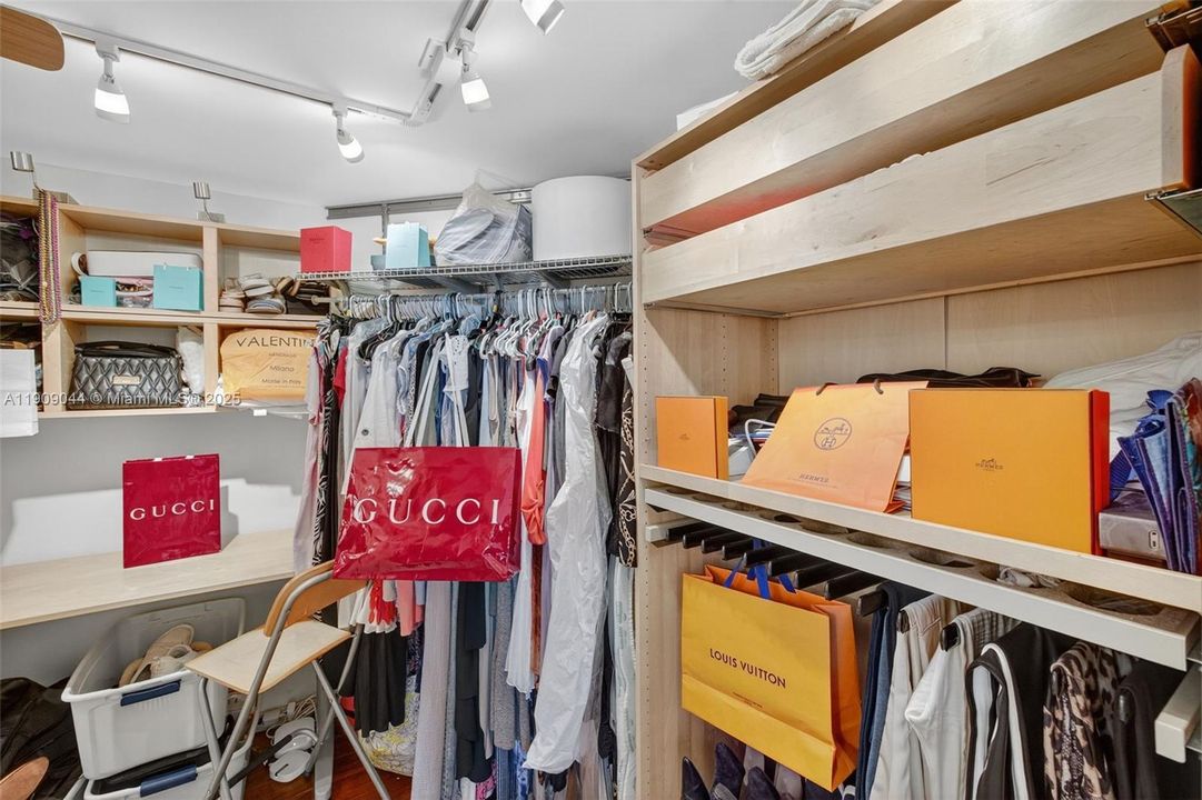 For Sale: $799,000 (2 beds, 2 baths, 1607 Square Feet)