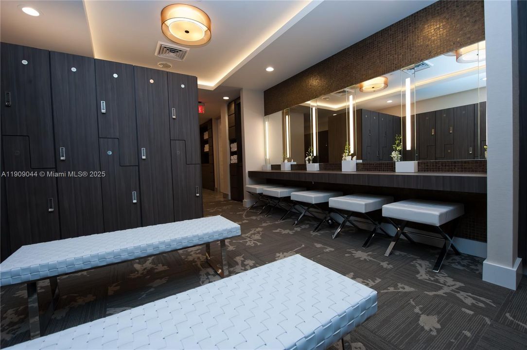 For Sale: $799,000 (2 beds, 2 baths, 1607 Square Feet)