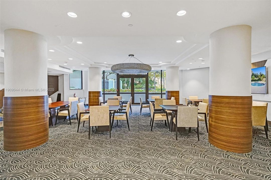 For Sale: $799,000 (2 beds, 2 baths, 1607 Square Feet)