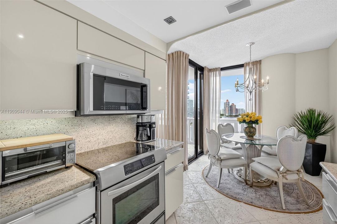 For Sale: $799,000 (2 beds, 2 baths, 1607 Square Feet)