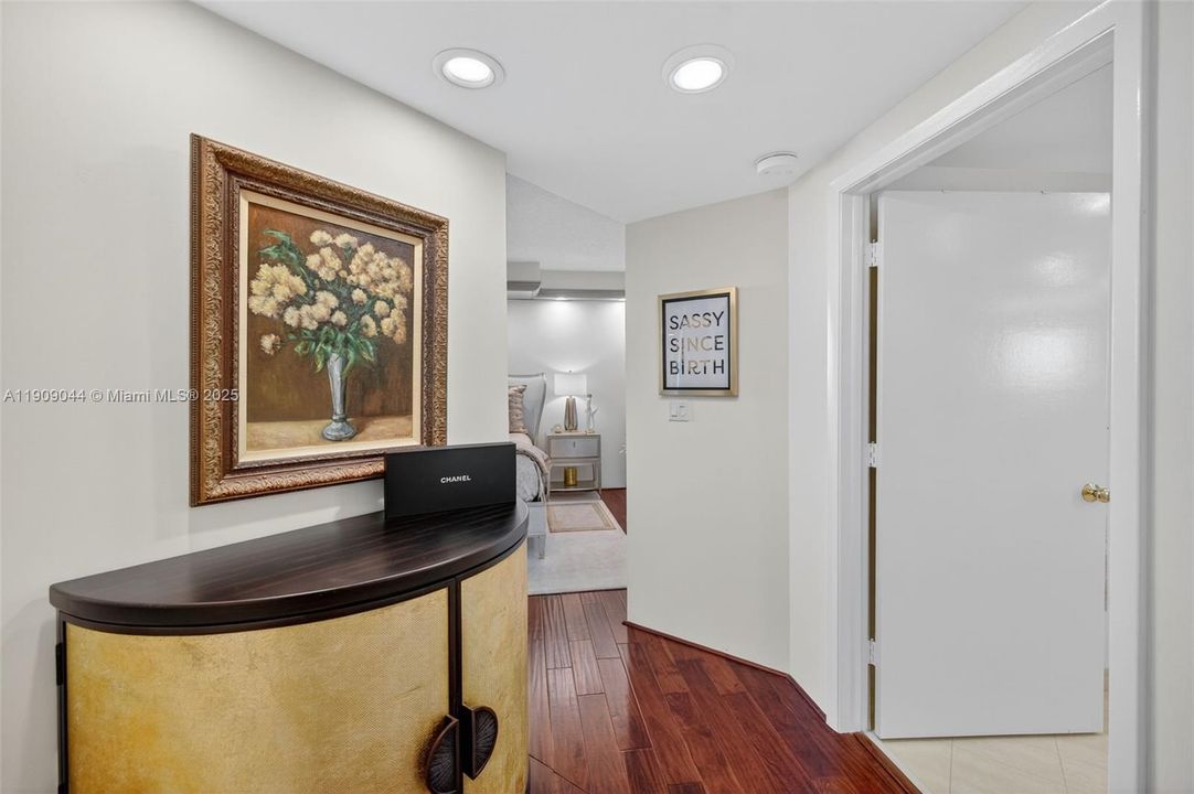 For Sale: $799,000 (2 beds, 2 baths, 1607 Square Feet)