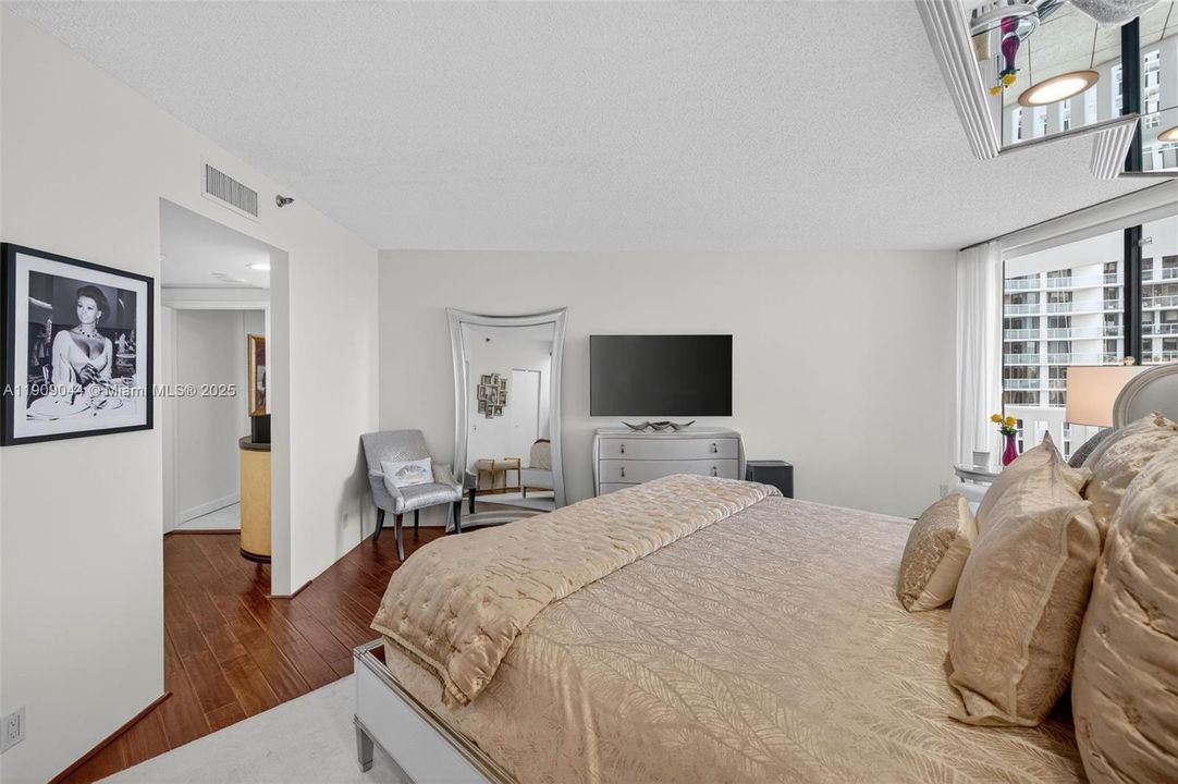 For Sale: $799,000 (2 beds, 2 baths, 1607 Square Feet)