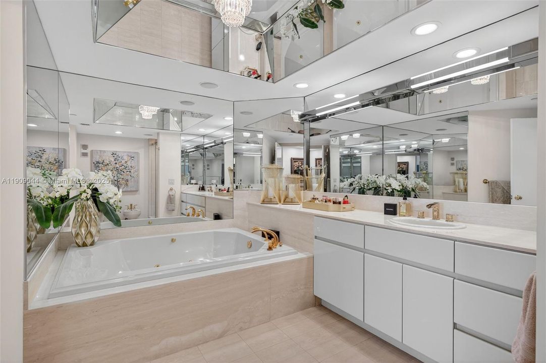 For Sale: $799,000 (2 beds, 2 baths, 1607 Square Feet)