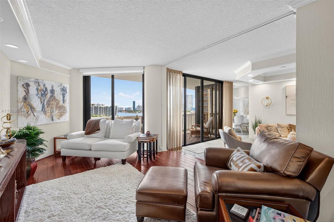 For Sale: $799,000 (2 beds, 2 baths, 1607 Square Feet)