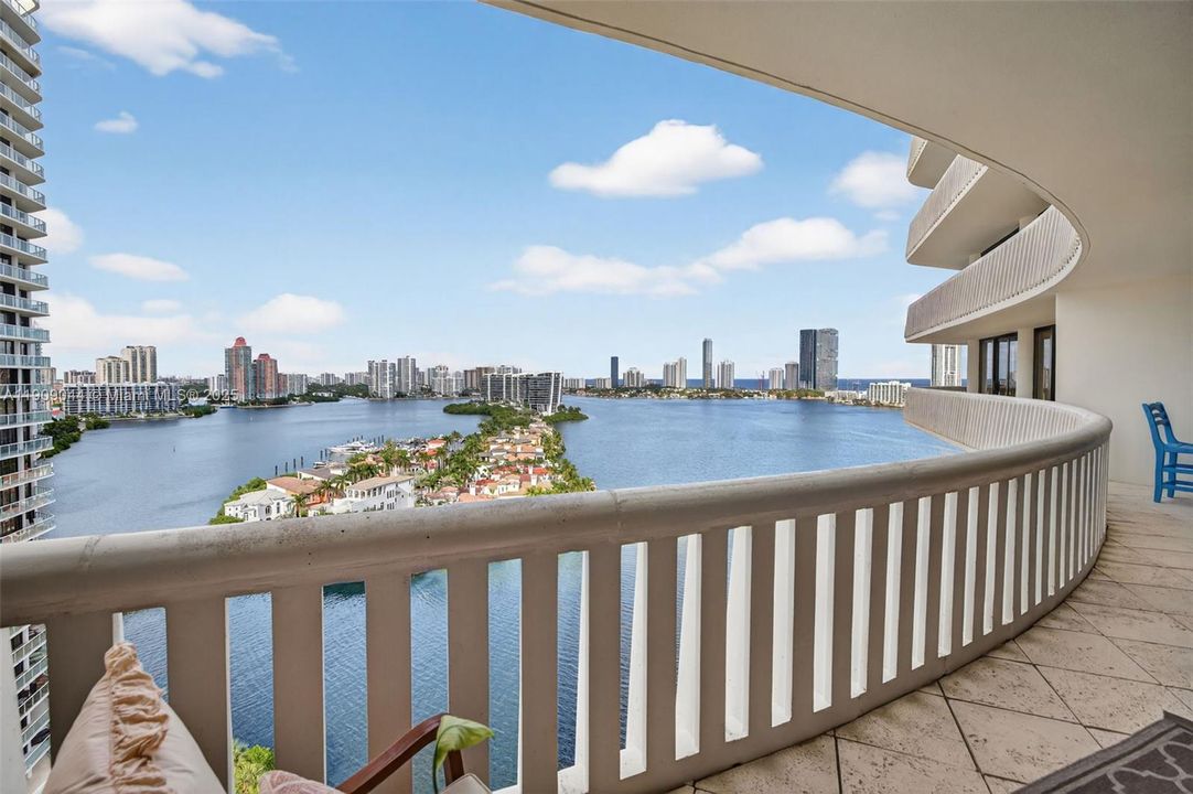 For Sale: $799,000 (2 beds, 2 baths, 1607 Square Feet)