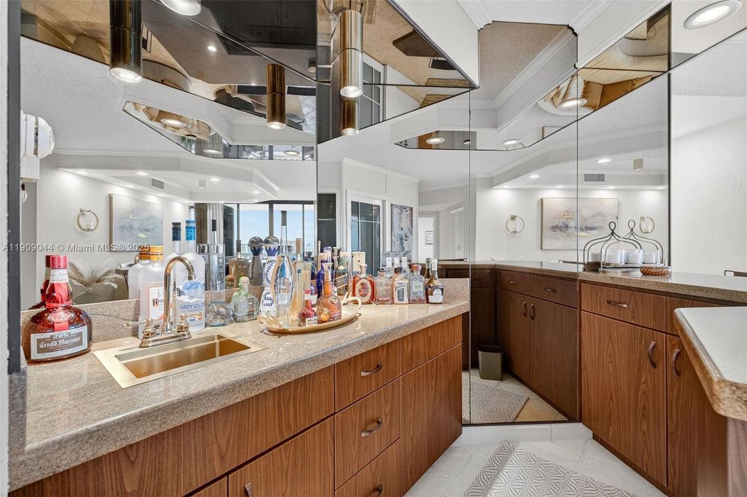 For Sale: $799,000 (2 beds, 2 baths, 1607 Square Feet)