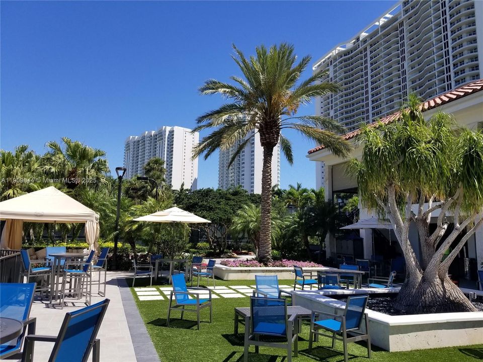 For Sale: $799,000 (2 beds, 2 baths, 1607 Square Feet)