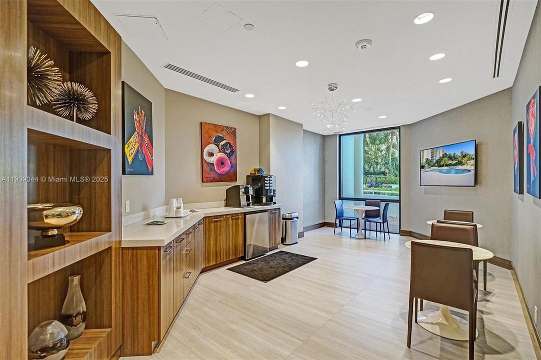 For Sale: $799,000 (2 beds, 2 baths, 1607 Square Feet)