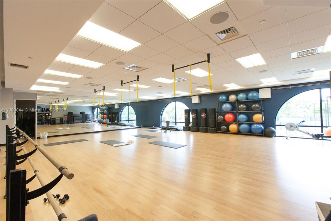 For Sale: $799,000 (2 beds, 2 baths, 1607 Square Feet)