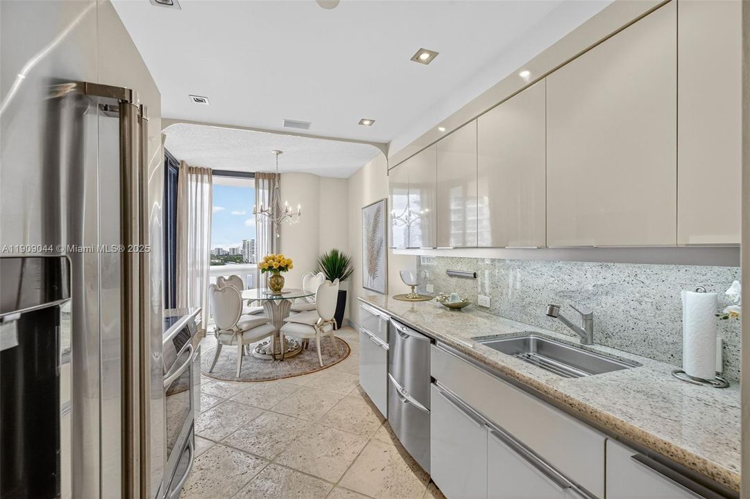 For Sale: $799,000 (2 beds, 2 baths, 1607 Square Feet)