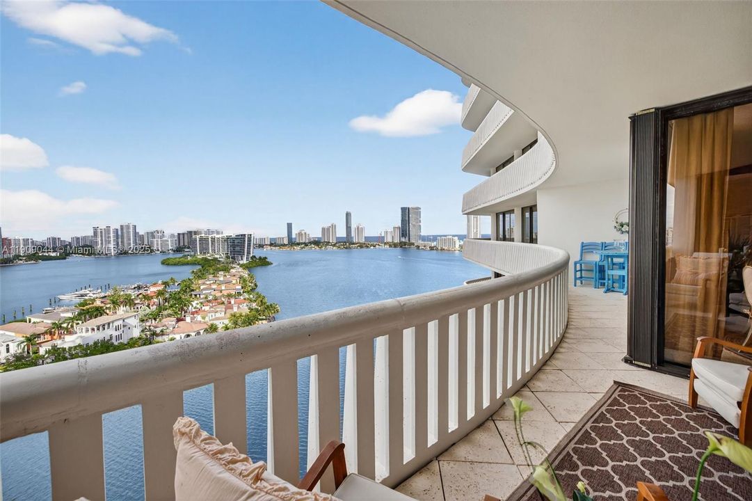 For Sale: $799,000 (2 beds, 2 baths, 1607 Square Feet)