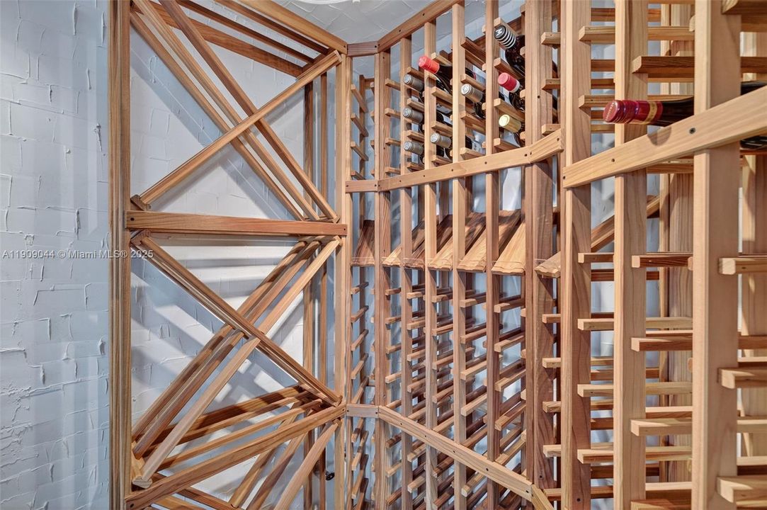 For Sale: $799,000 (2 beds, 2 baths, 1607 Square Feet)