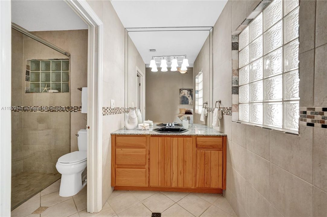 Active With Contract: $948,000 (3 beds, 3 baths, 2388 Square Feet)