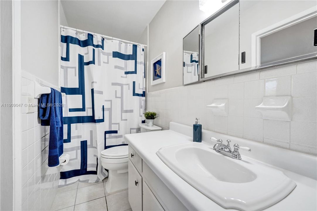 Active With Contract: $948,000 (3 beds, 3 baths, 2388 Square Feet)