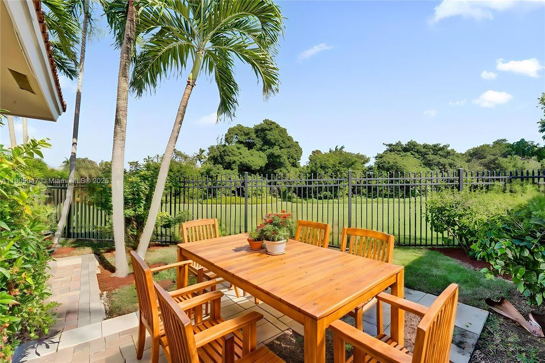 Active With Contract: $948,000 (3 beds, 3 baths, 2388 Square Feet)