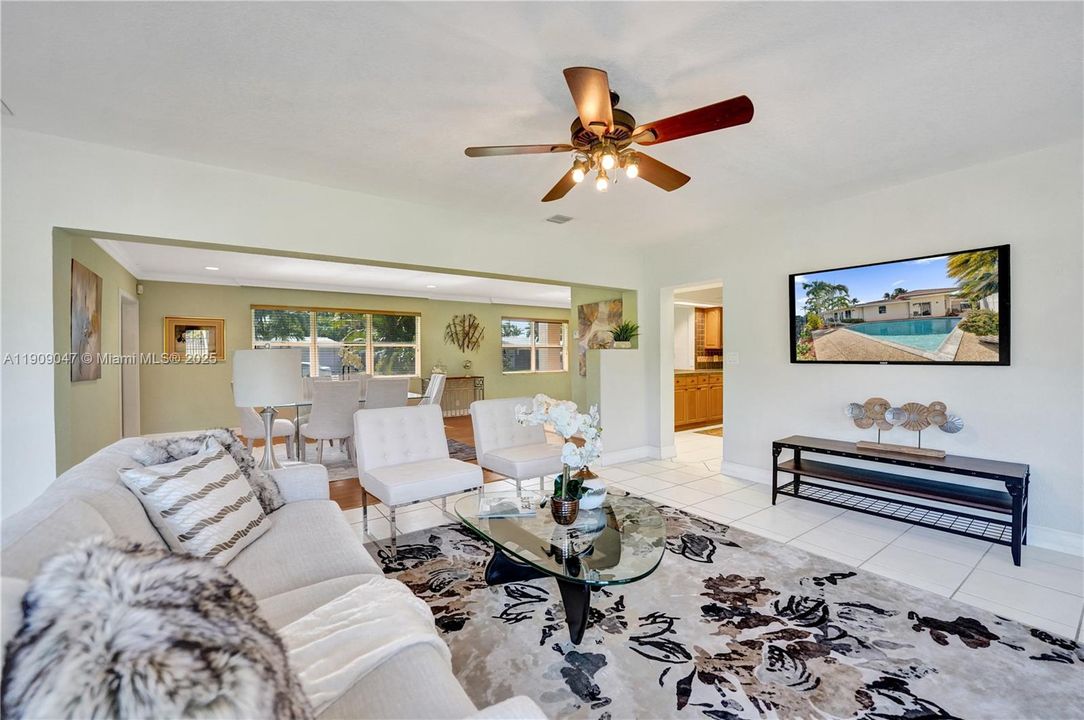 Active With Contract: $948,000 (3 beds, 3 baths, 2388 Square Feet)