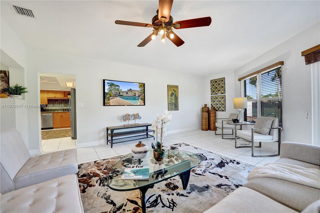 Active With Contract: $948,000 (3 beds, 3 baths, 2388 Square Feet)