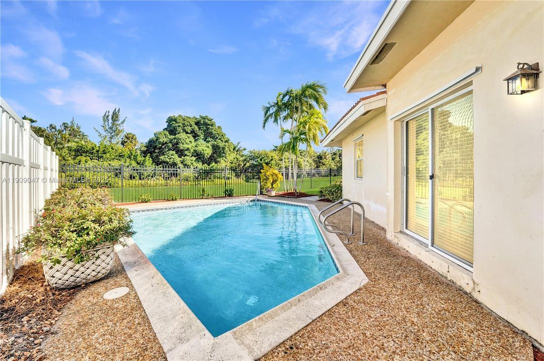 Active With Contract: $948,000 (3 beds, 3 baths, 2388 Square Feet)