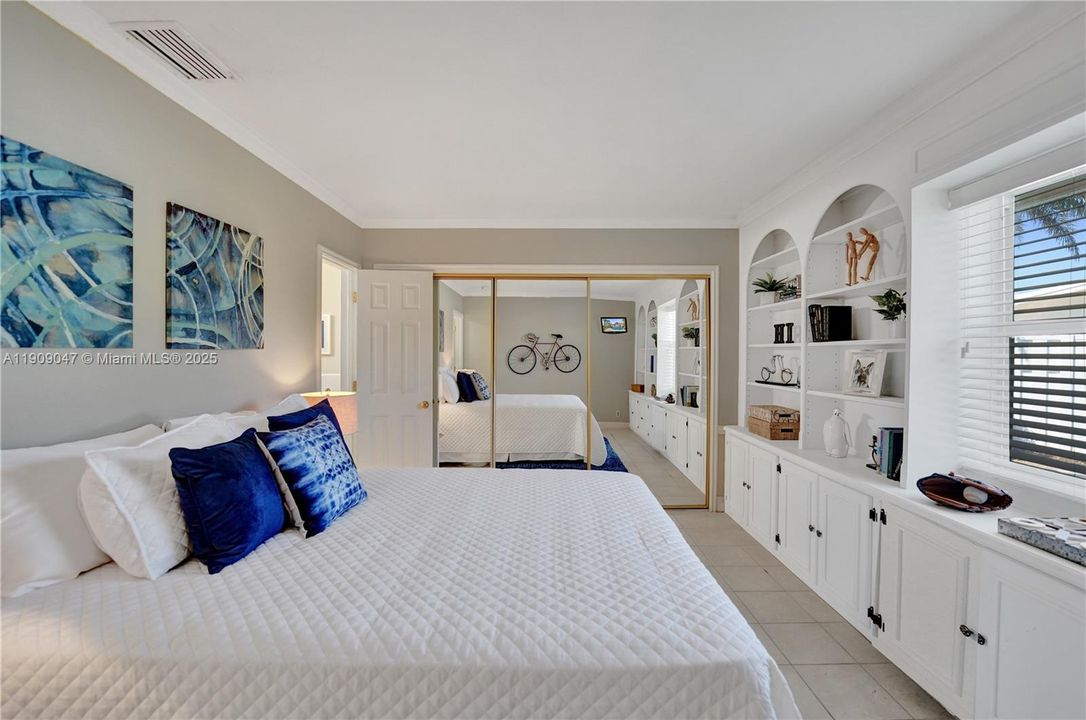 Active With Contract: $948,000 (3 beds, 3 baths, 2388 Square Feet)