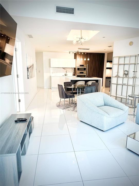 For Sale: $1,150,000 (2 beds, 3 baths, 1560 Square Feet)