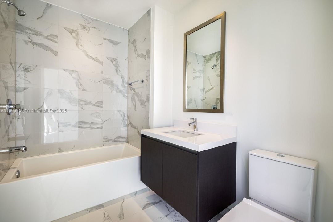 For Sale: $1,150,000 (2 beds, 3 baths, 1560 Square Feet)