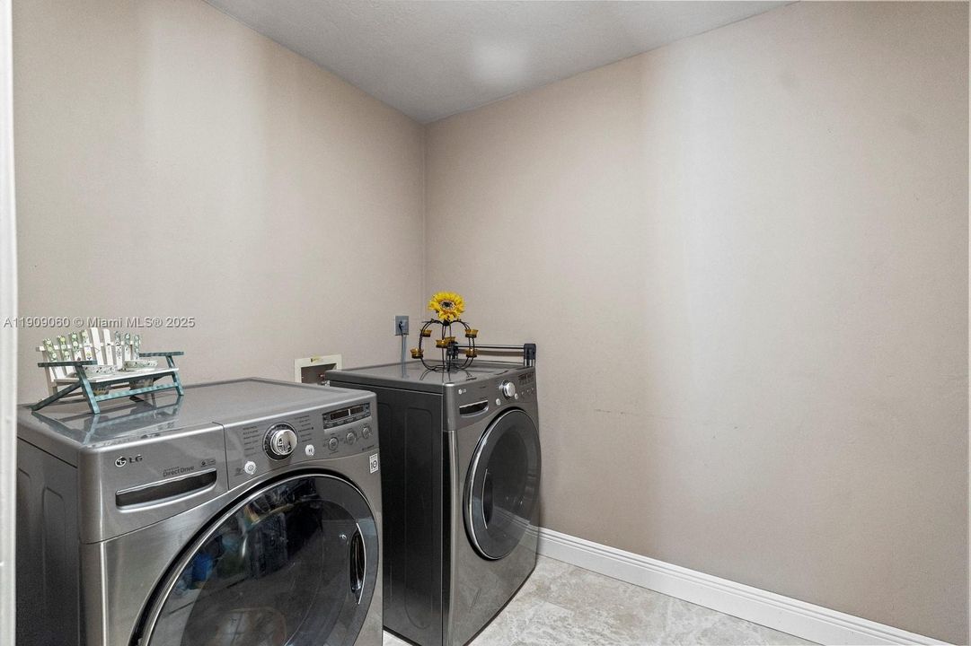 待售: $3,875,000 (5 贝兹, 4 浴室, 4166 平方英尺)