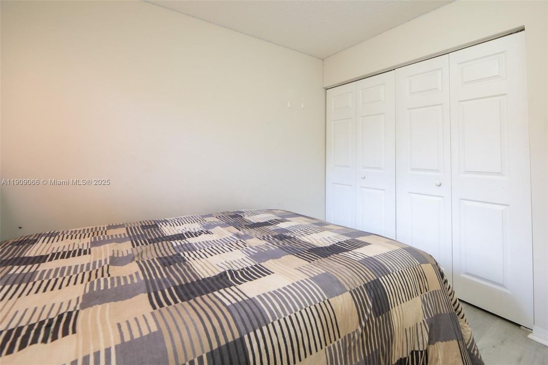 For Sale: $385,000 (3 beds, 3 baths, 1382 Square Feet)