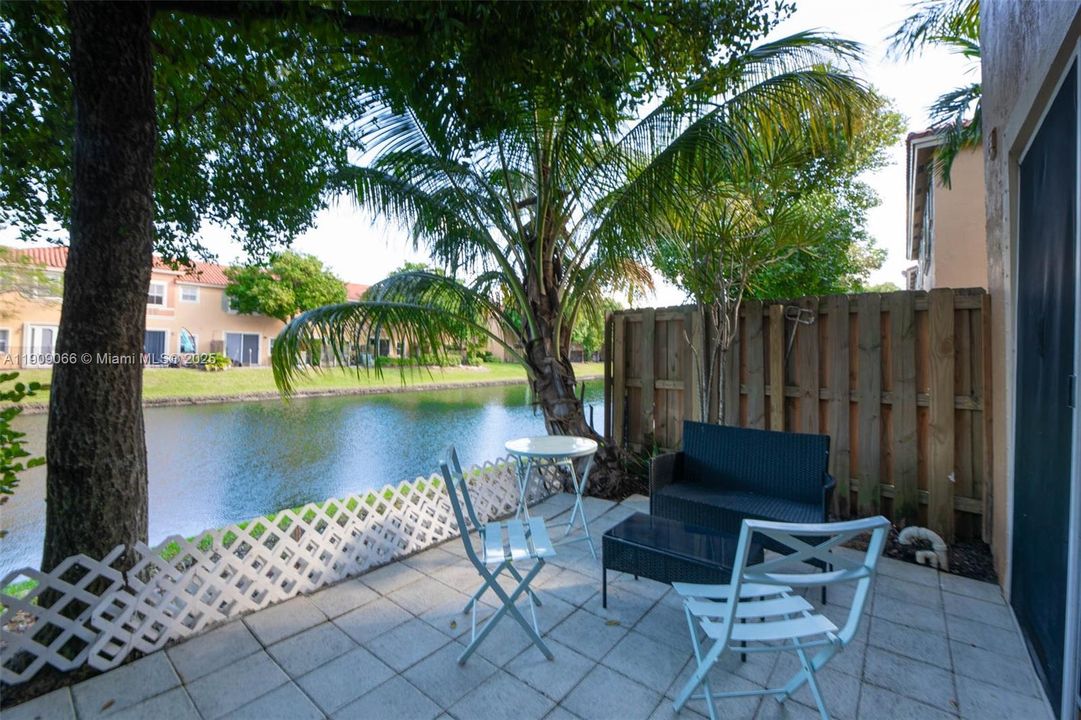 For Sale: $385,000 (3 beds, 3 baths, 1382 Square Feet)