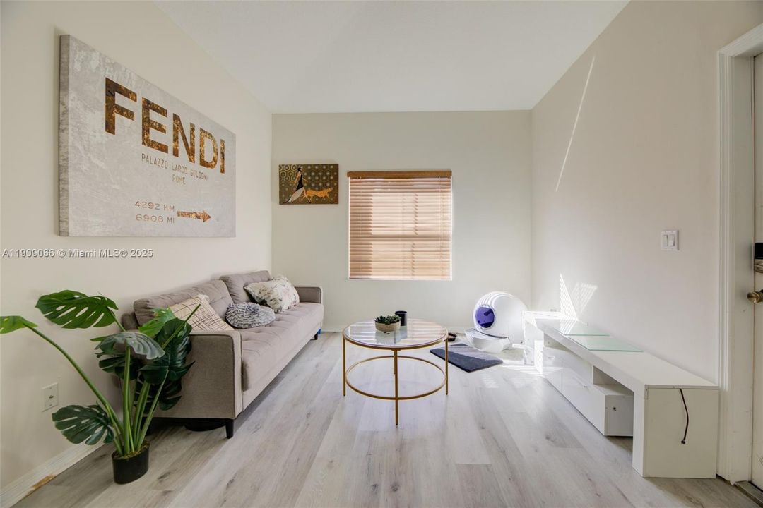 For Sale: $385,000 (3 beds, 3 baths, 1382 Square Feet)