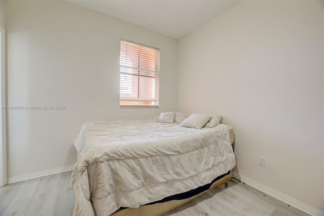 For Sale: $385,000 (3 beds, 3 baths, 1382 Square Feet)