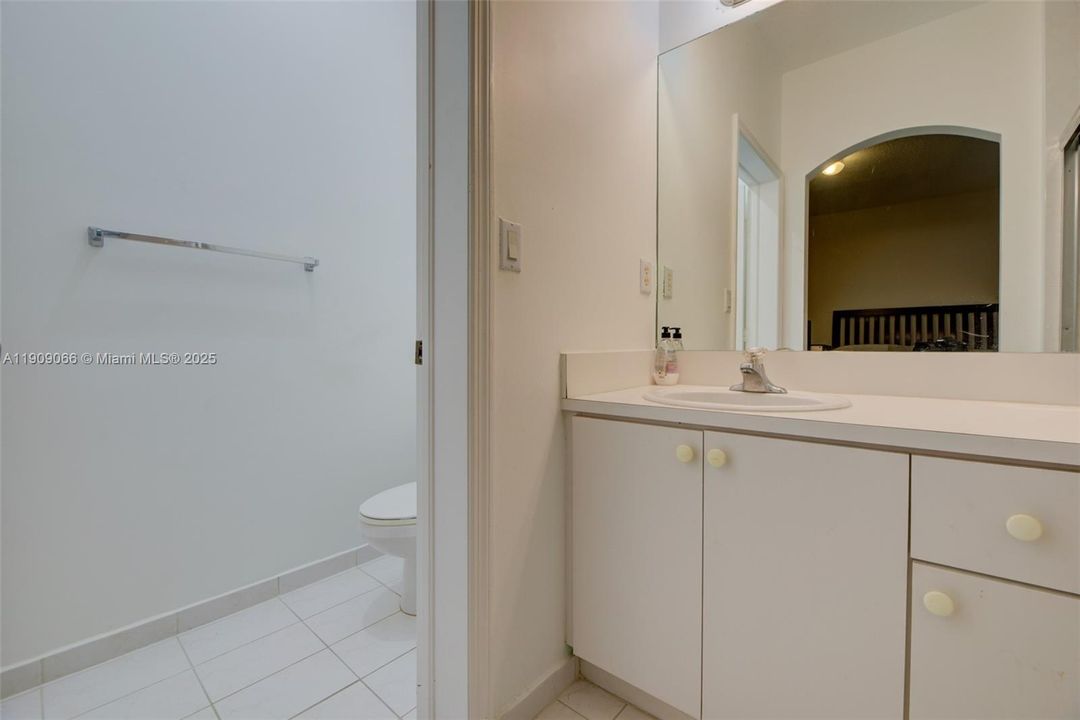 For Sale: $385,000 (3 beds, 3 baths, 1382 Square Feet)