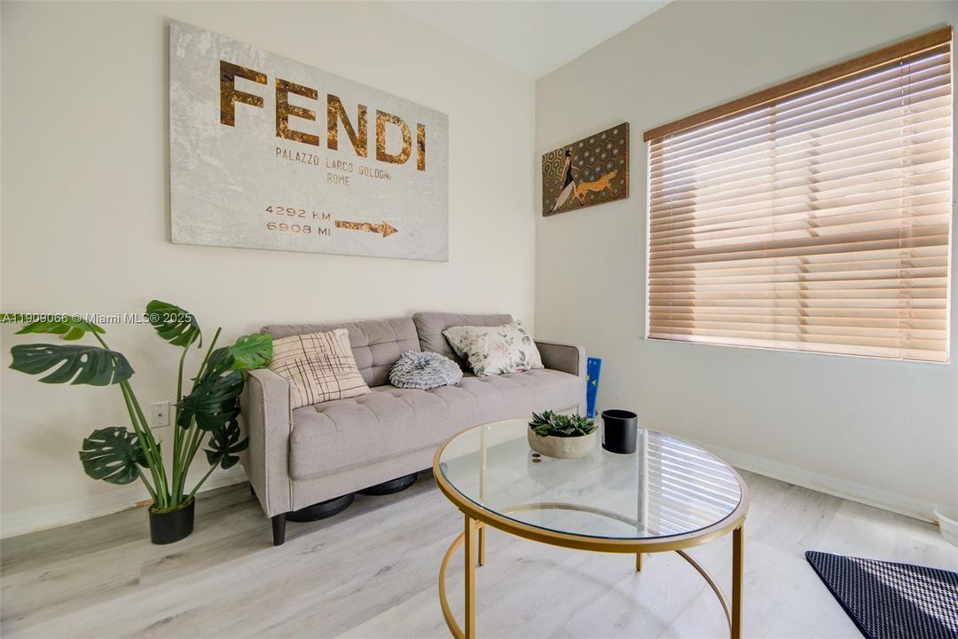 For Sale: $385,000 (3 beds, 3 baths, 1382 Square Feet)