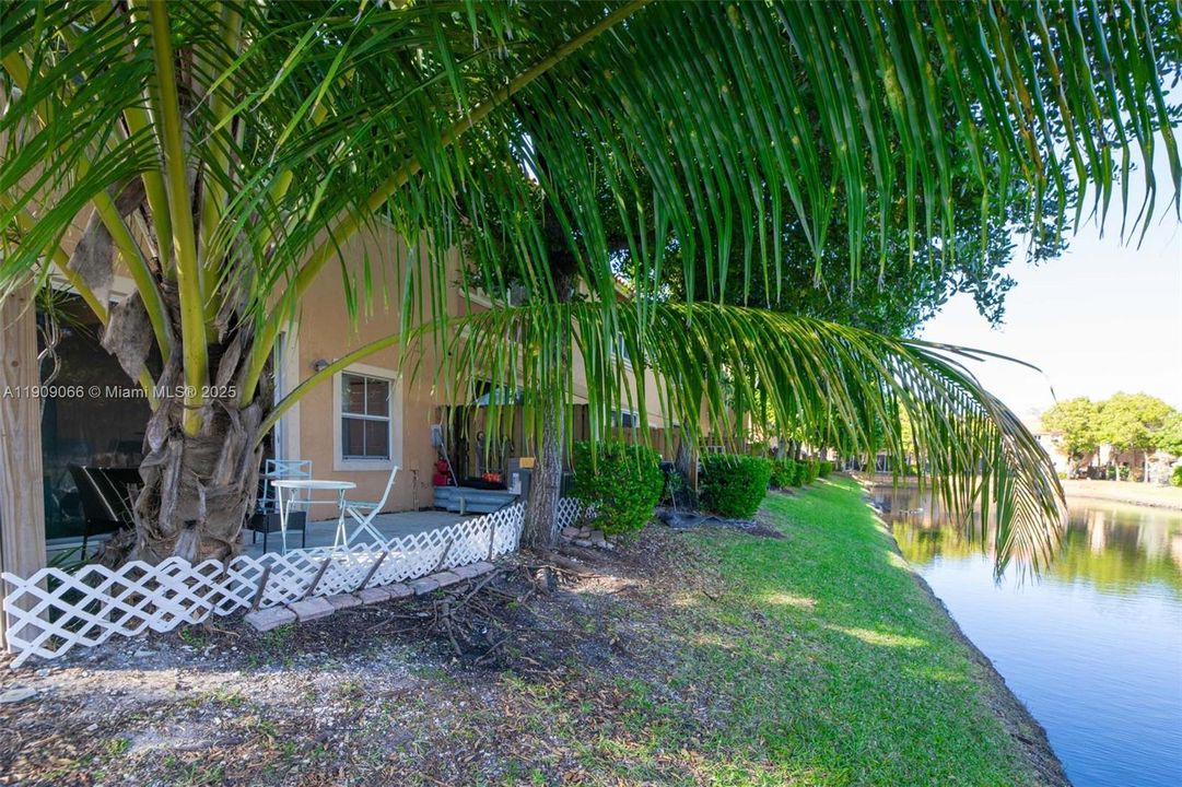 For Sale: $385,000 (3 beds, 3 baths, 1382 Square Feet)