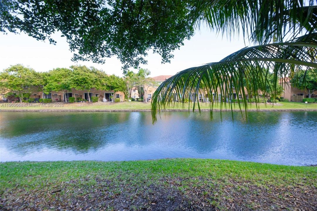 For Sale: $385,000 (3 beds, 3 baths, 1382 Square Feet)