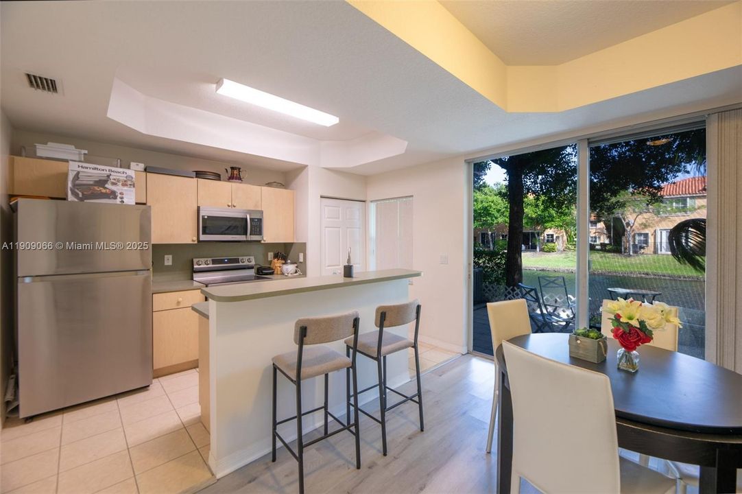 For Sale: $385,000 (3 beds, 3 baths, 1382 Square Feet)