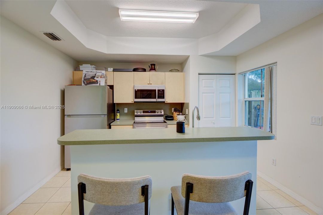 For Sale: $385,000 (3 beds, 3 baths, 1382 Square Feet)