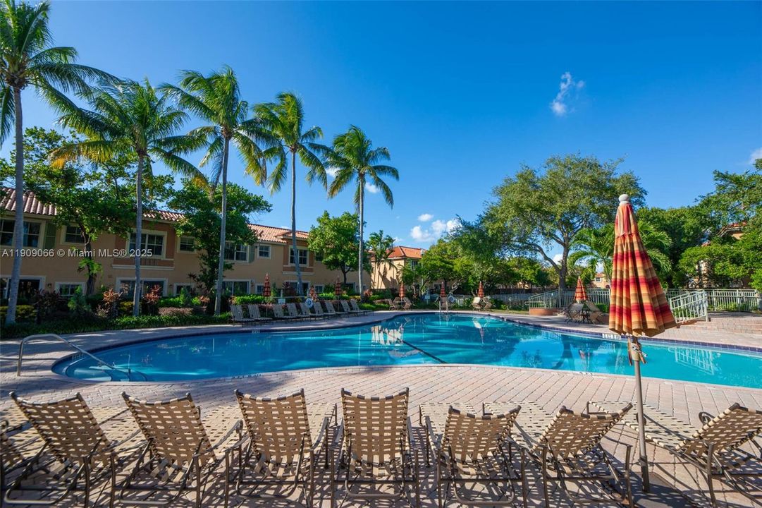 For Sale: $385,000 (3 beds, 3 baths, 1382 Square Feet)