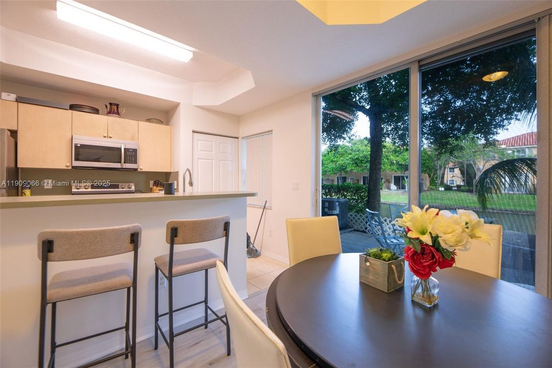 For Sale: $385,000 (3 beds, 3 baths, 1382 Square Feet)