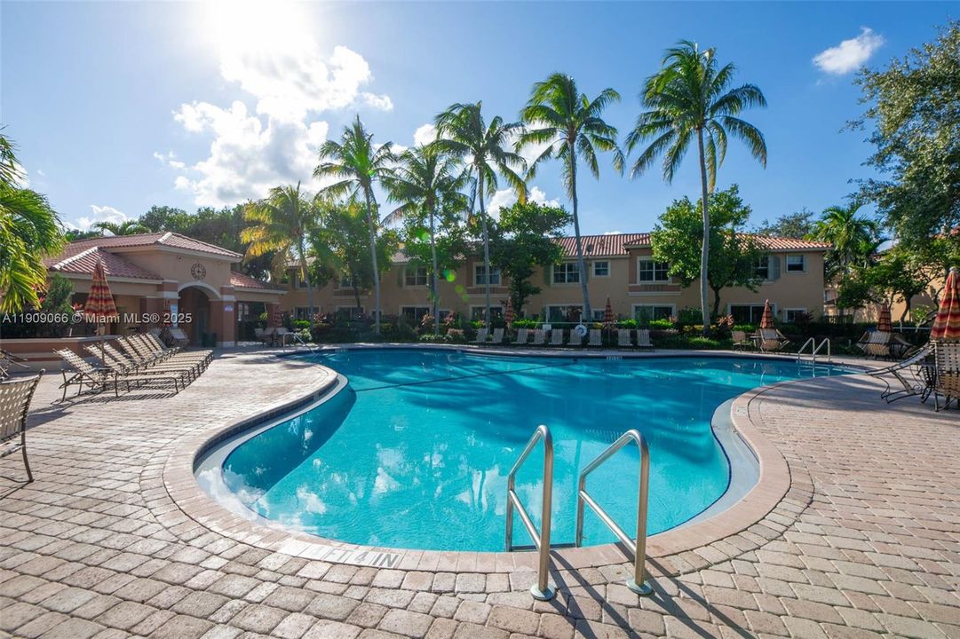 For Sale: $385,000 (3 beds, 3 baths, 1382 Square Feet)