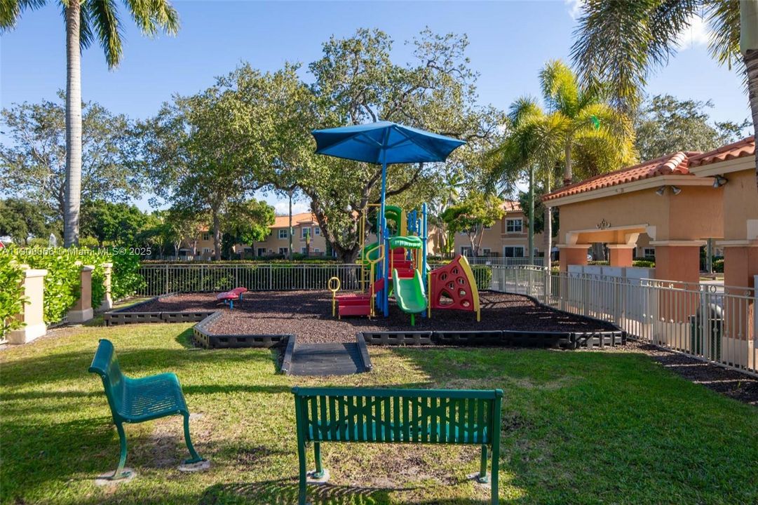 For Sale: $385,000 (3 beds, 3 baths, 1382 Square Feet)