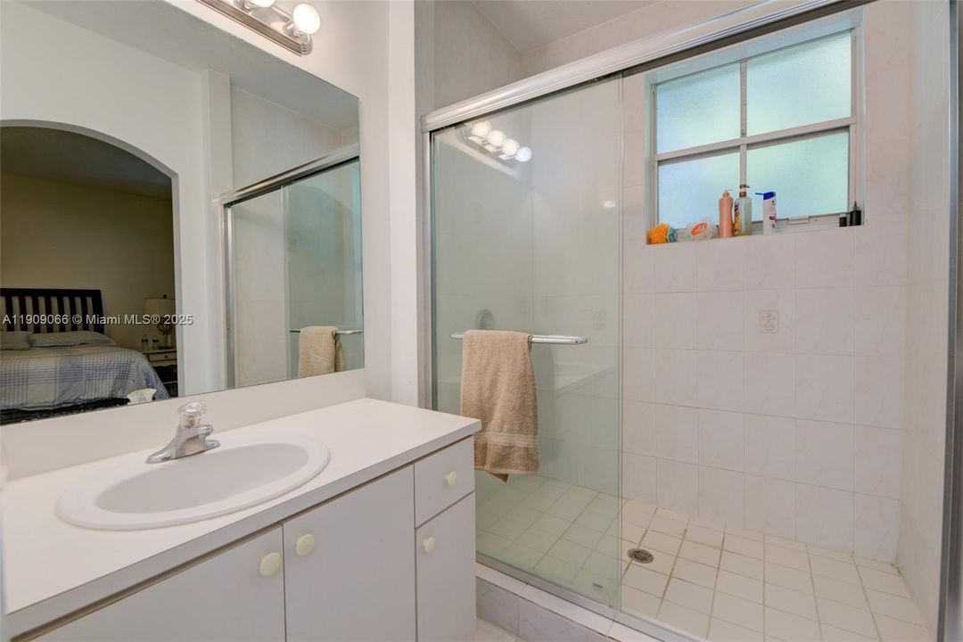 For Sale: $385,000 (3 beds, 3 baths, 1382 Square Feet)