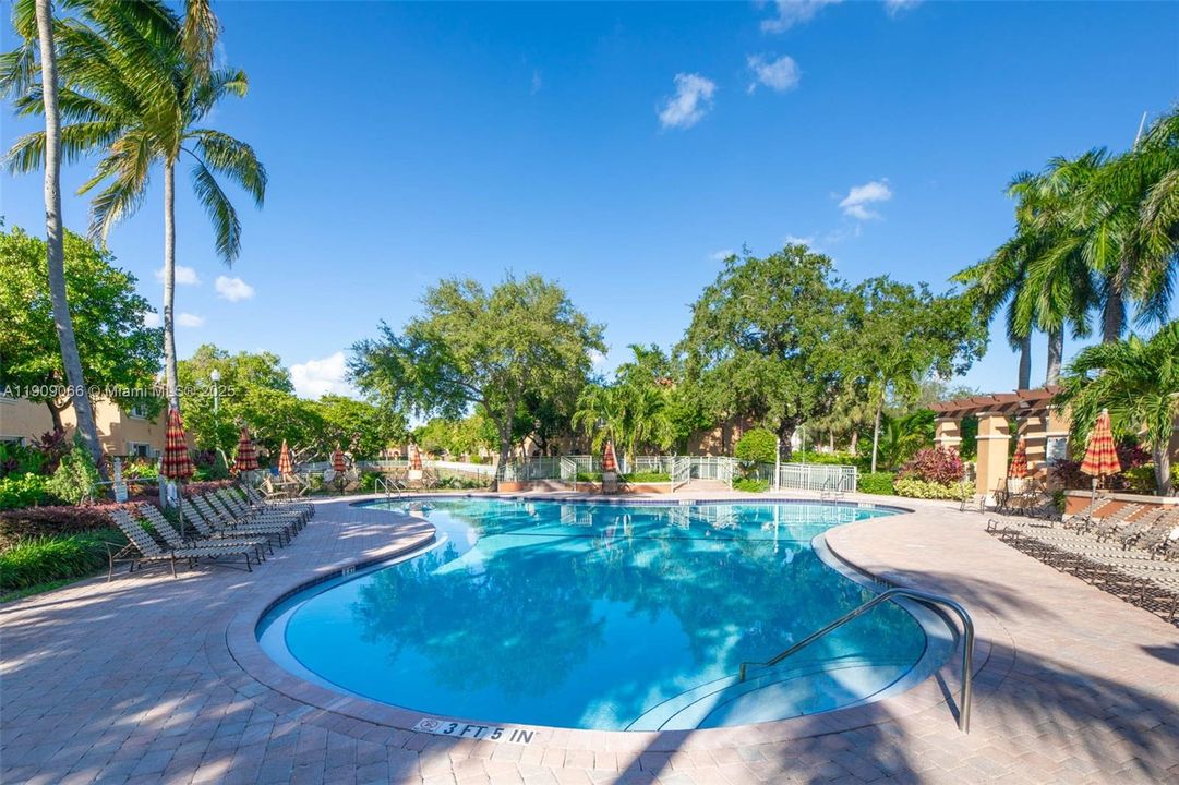 For Sale: $385,000 (3 beds, 3 baths, 1382 Square Feet)