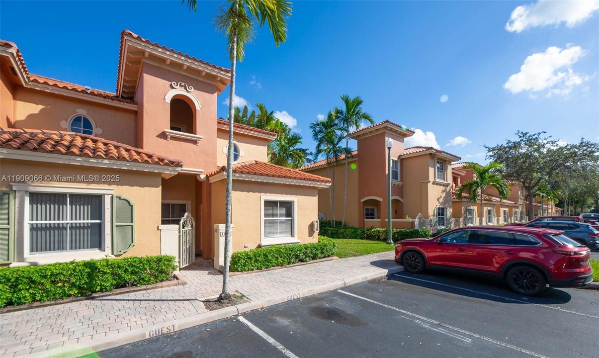 For Sale: $385,000 (3 beds, 3 baths, 1382 Square Feet)