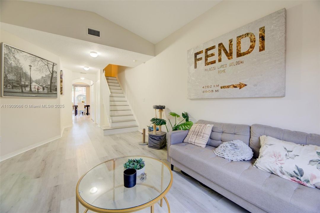 For Sale: $385,000 (3 beds, 3 baths, 1382 Square Feet)